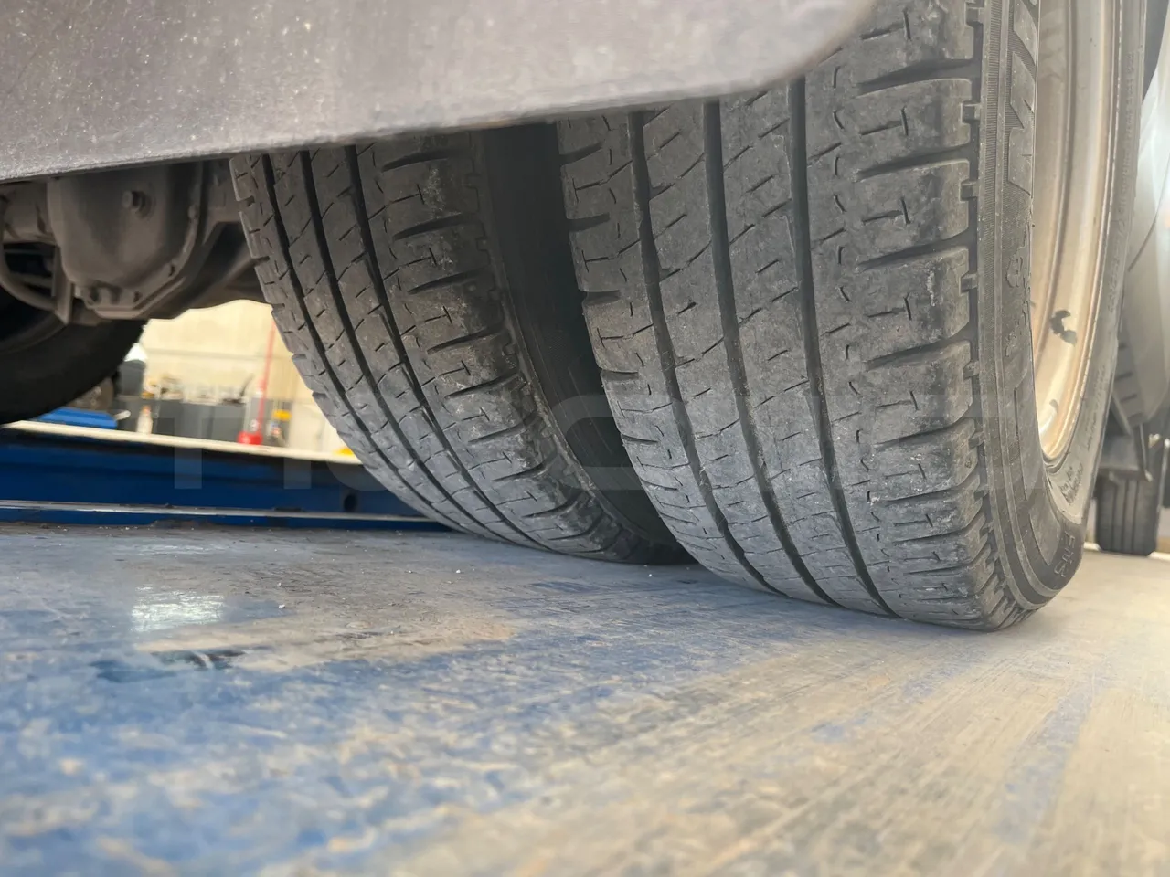 Iveco Daily 50C14N - EUR6 - 100kW - 6,048m - tread condition front tires left