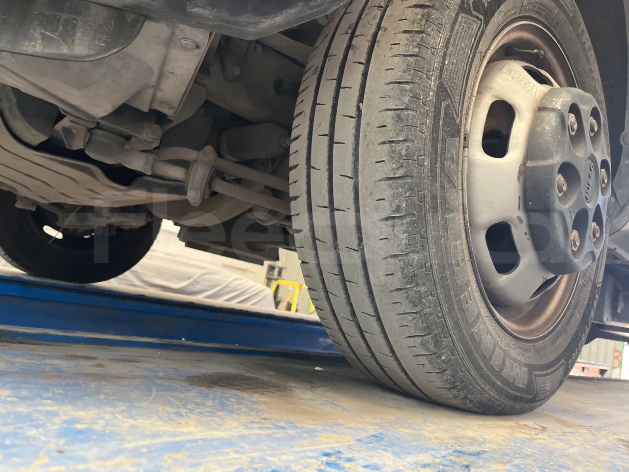 Iveco Daily 50C14N - EUR6 - 100kW - 6,048m - tread condition front tires right