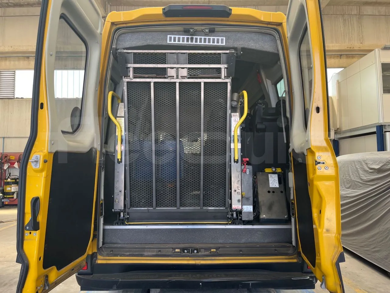 Iveco Daily 50C14N - EUR6 - 100kW - 6,048m - platform open photo