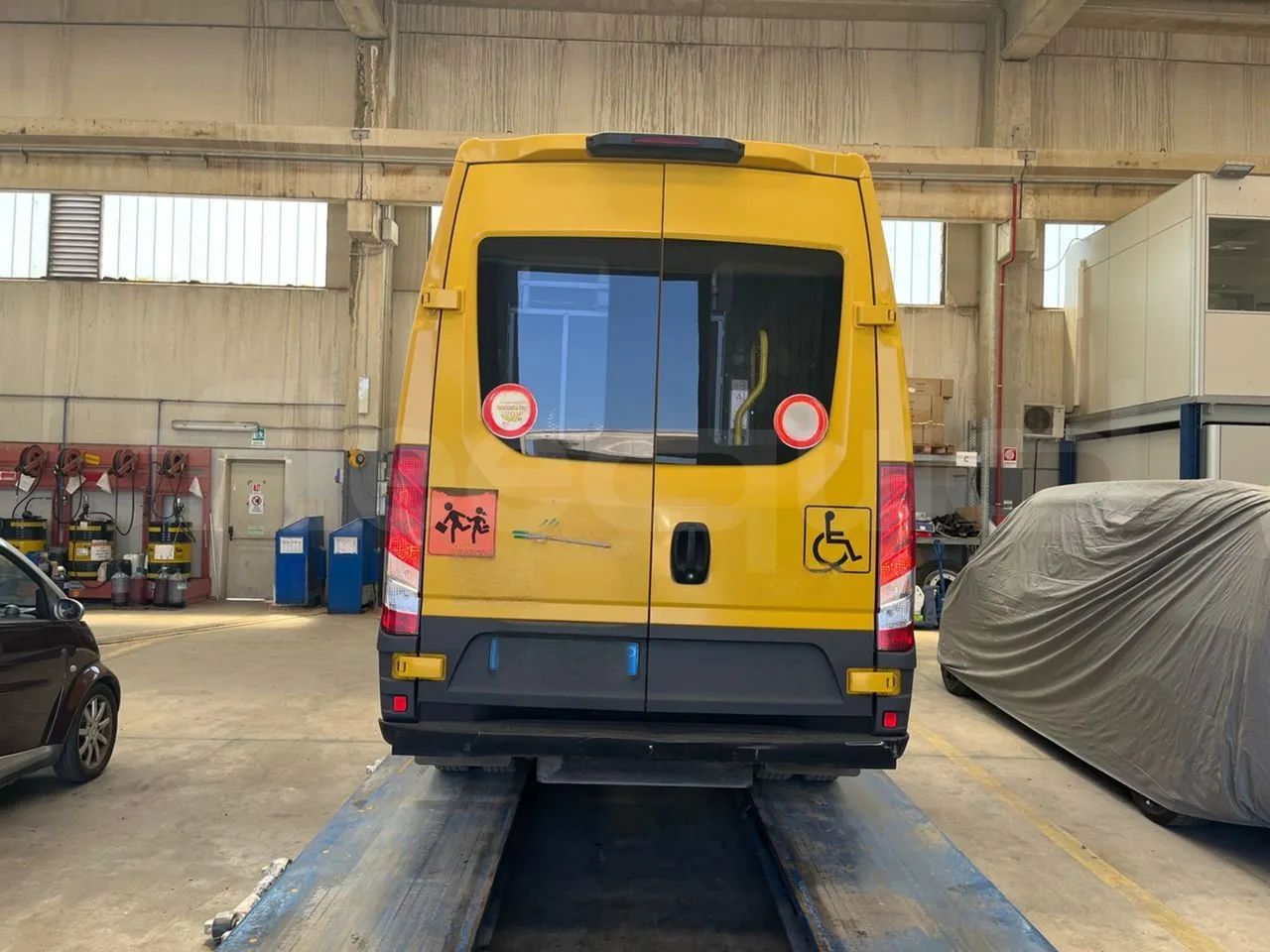 Iveco Daily 50C14N - EUR6 - 100kW - 6,048m - rear hatch closed