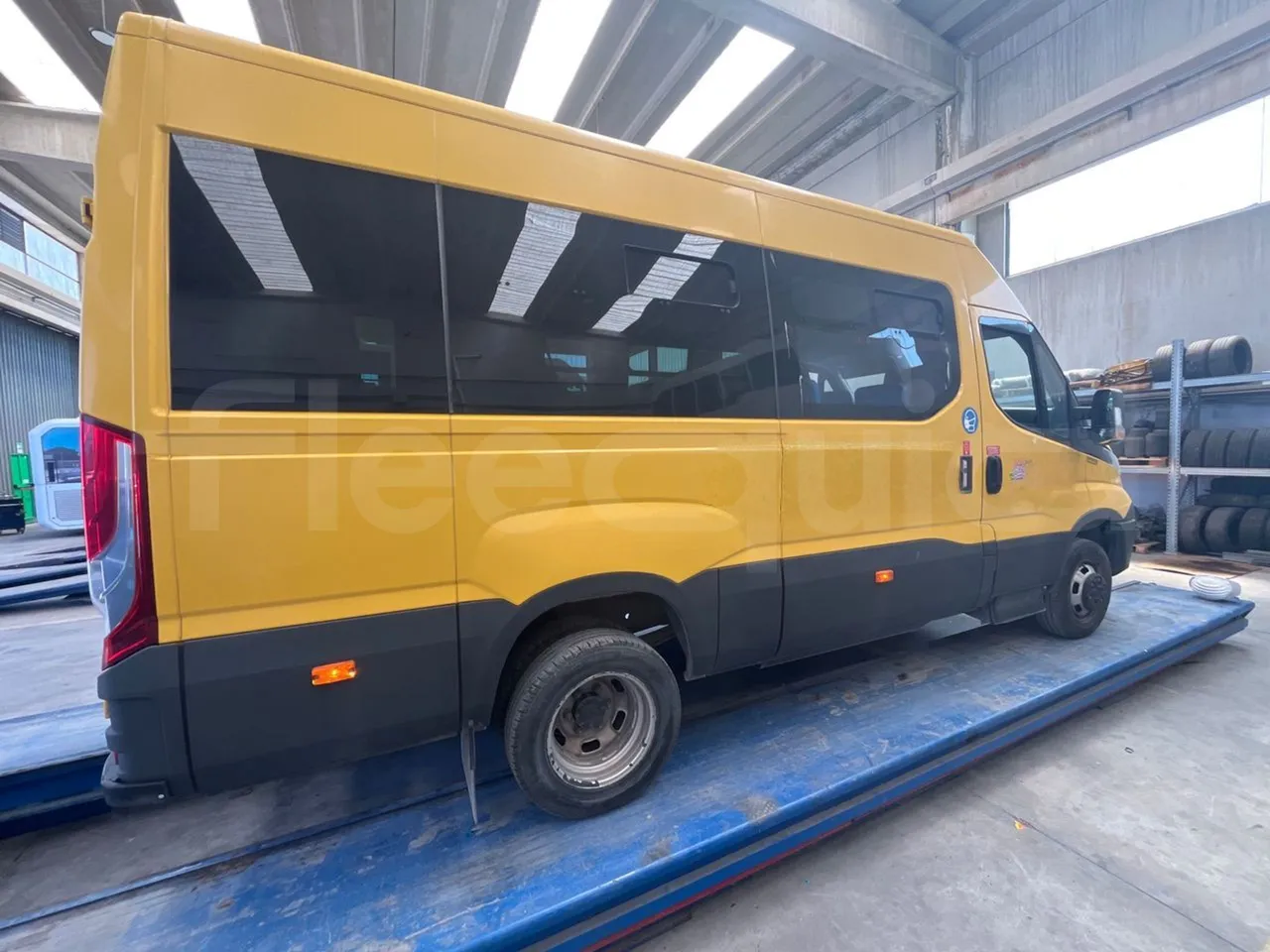 Iveco Daily 50C14N - EUR6 - 100kW - 6,048m - right side doors closed