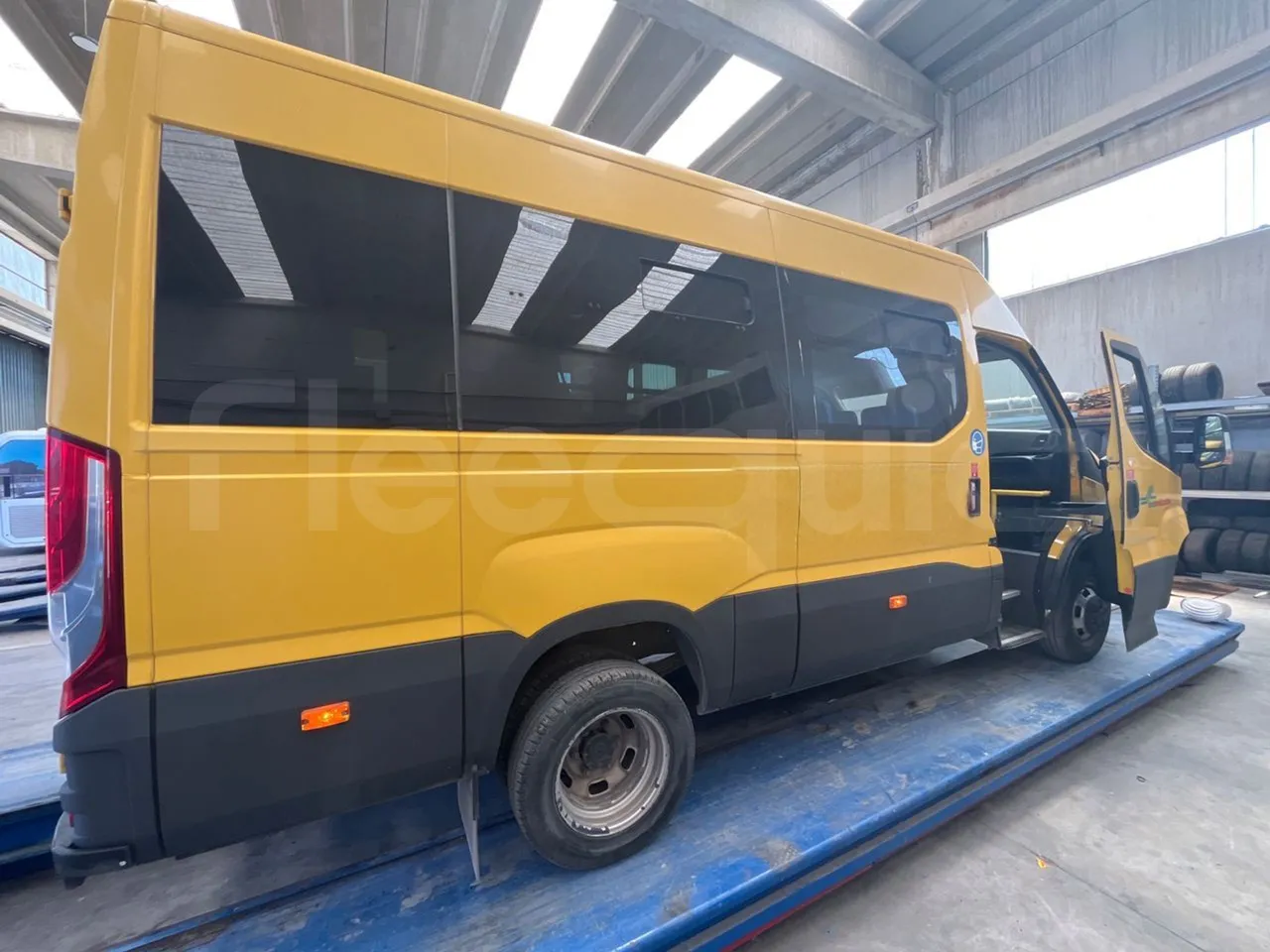 Iveco Daily 50C14N - EUR6 - 100kW - 6,048m - right side doors open