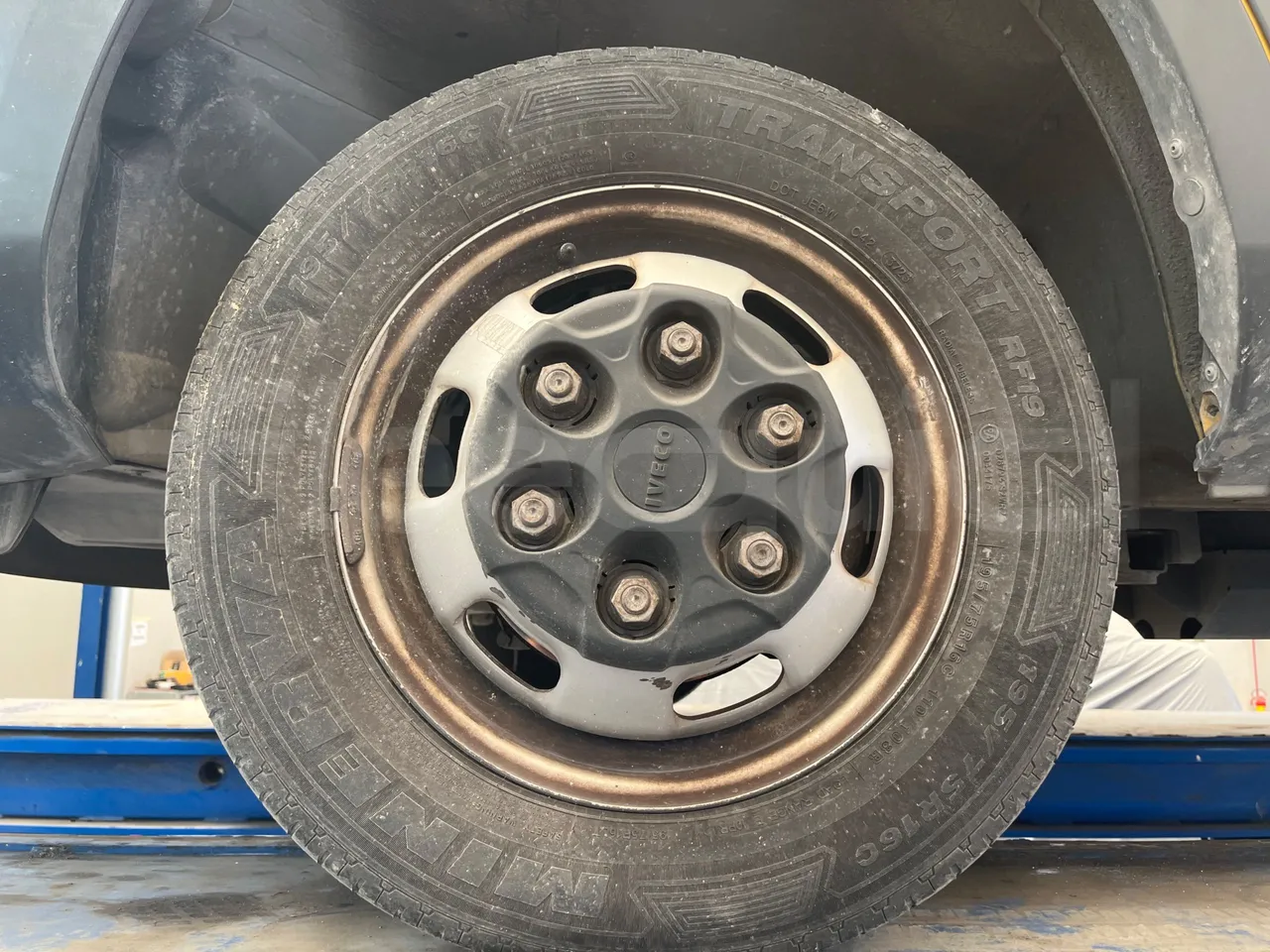 Iveco Daily 50C14N - EUR6 - 100kW - 6,048m - front left tire measurements