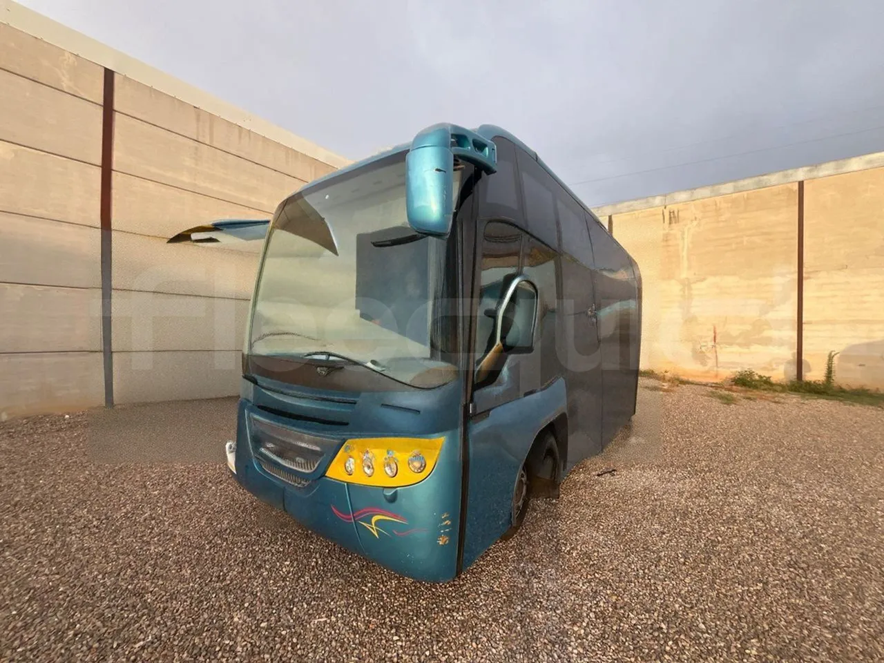 Iveco Andecar IV2 VII.4 - EUR4 - 160kW - 8.56m - 3/4 front left