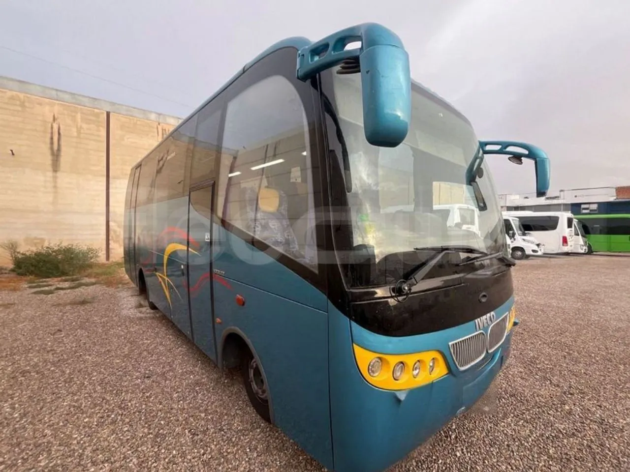 Iveco Andecar IV2 VII.4 - EUR4 - 160kW - 8.56m - 3/4 front right doors