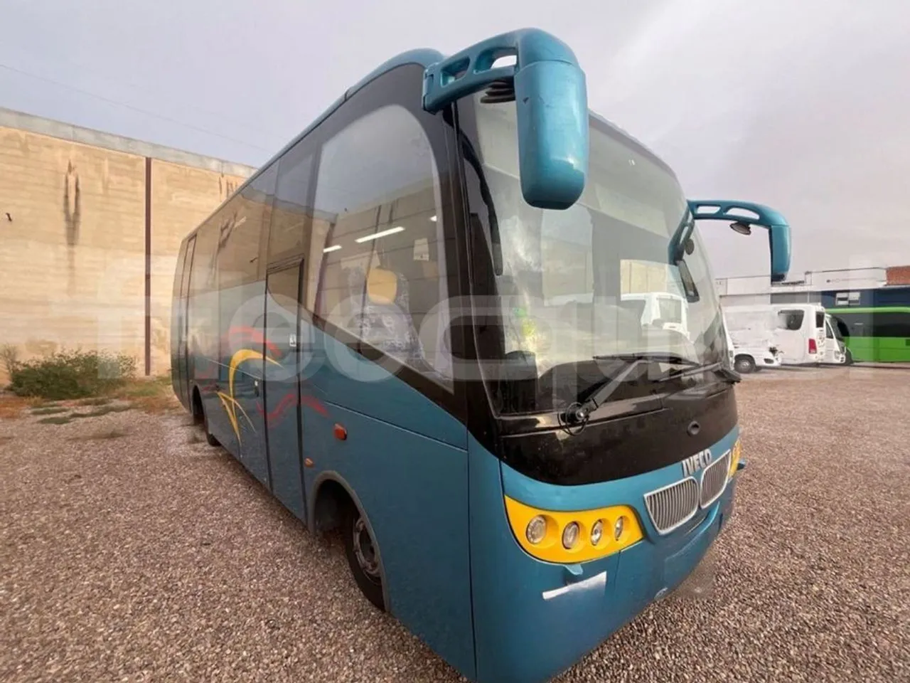 Iveco Andecar IV2 VII.4 - EUR4 - 160kW - 8.56m - 3/4 right front doors open