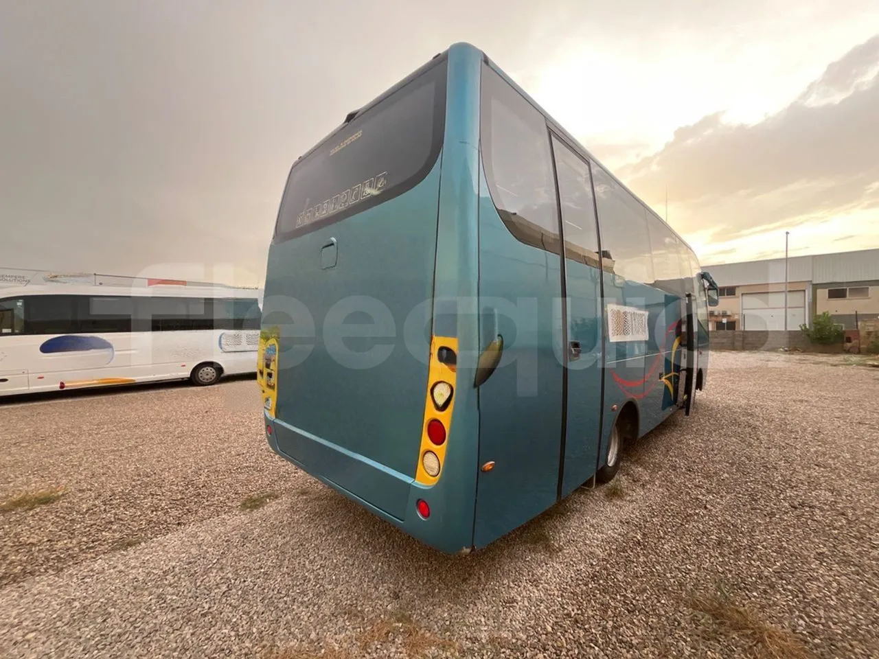 Iveco Andecar IV2 VII.4 - EUR4 - 160kW - 8.56m - 3/4 right rear doors closed