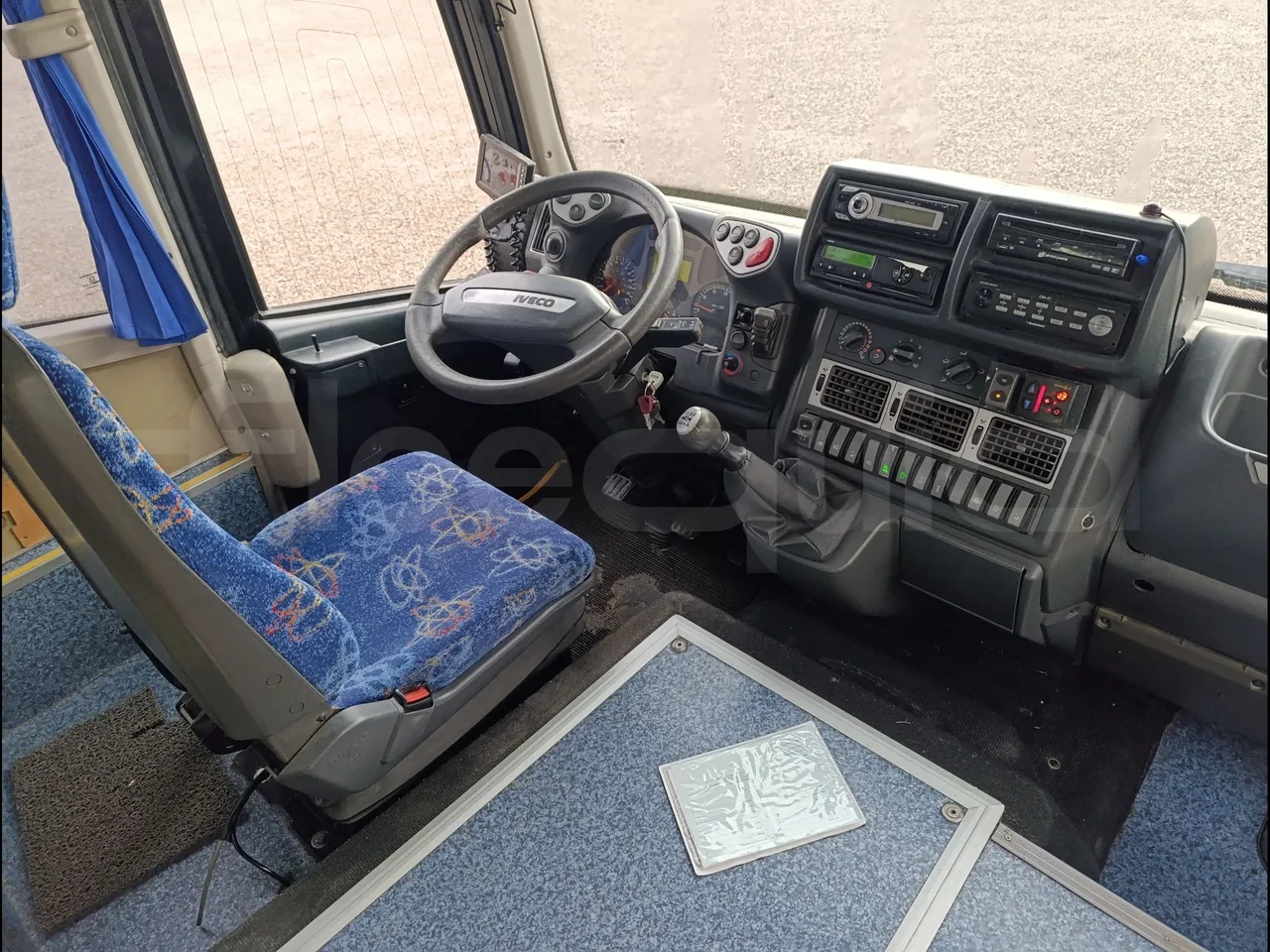 Iveco Andecar IV2 VII.4 - EUR4 - 160kW - 8.56m - buttons panels on