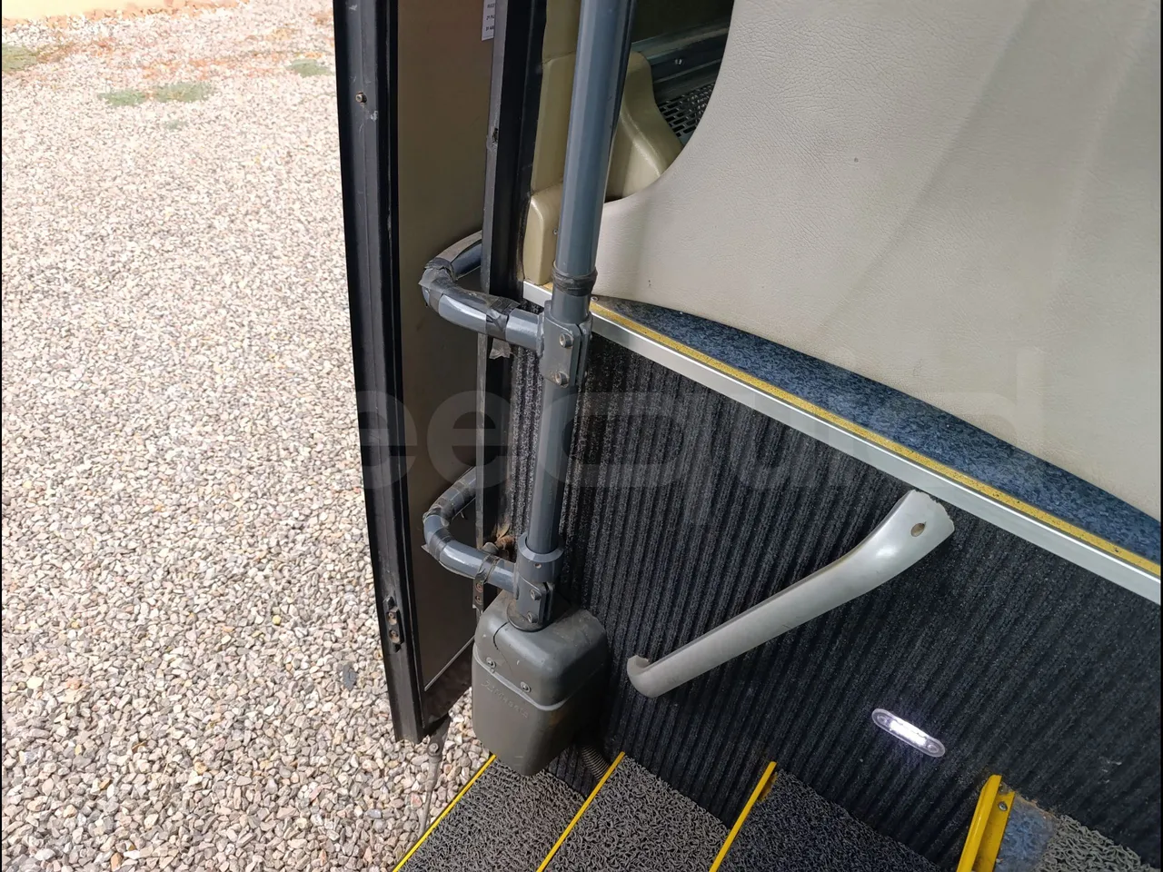 Iveco Andecar IV2 VII.4 - EUR4 - 160kW - 8.56m - door mechanism photo