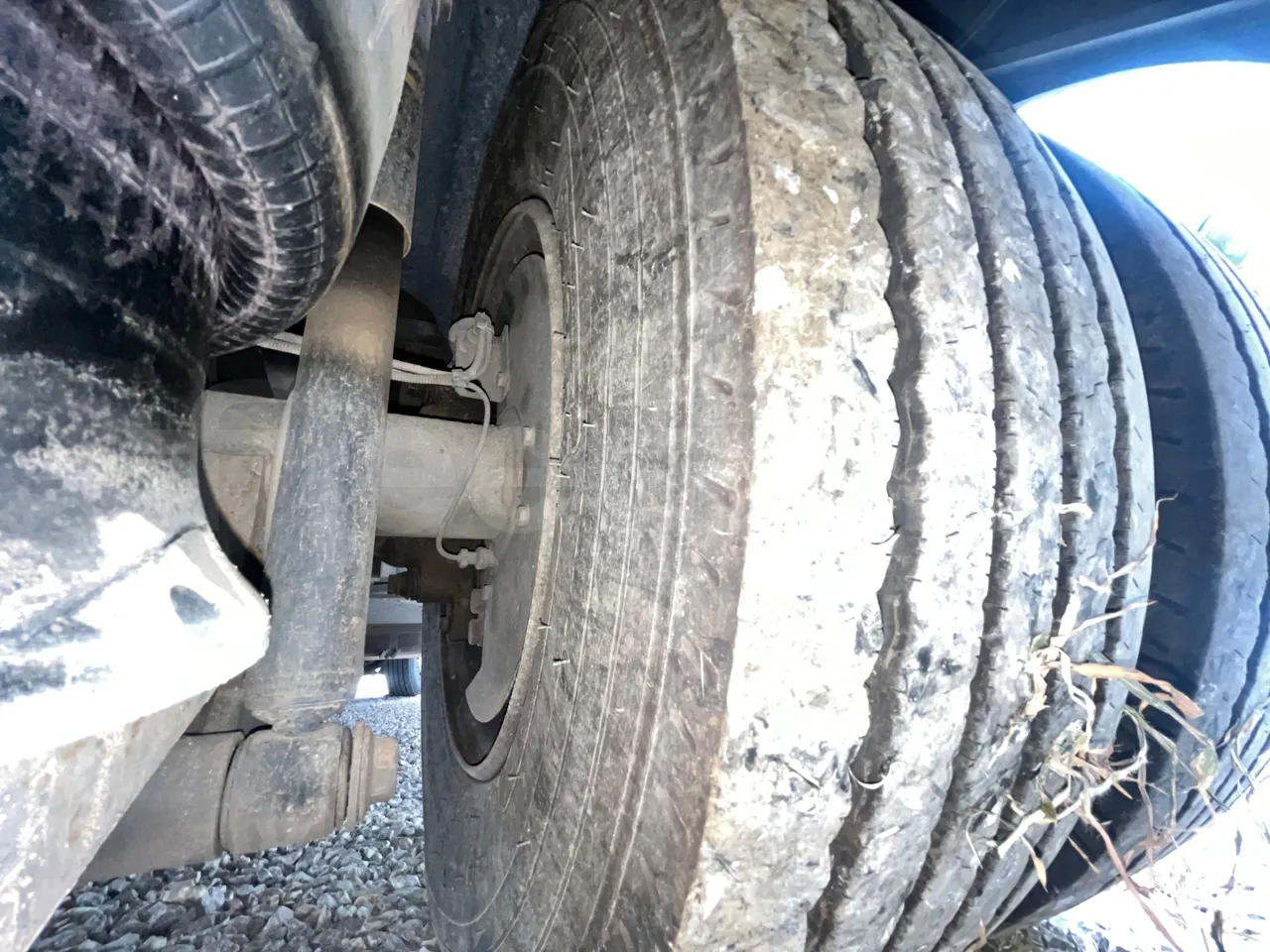 Iveco Andecar IV2 VII.4 - EUR4 - 160kW - 8.56m - front air springs left