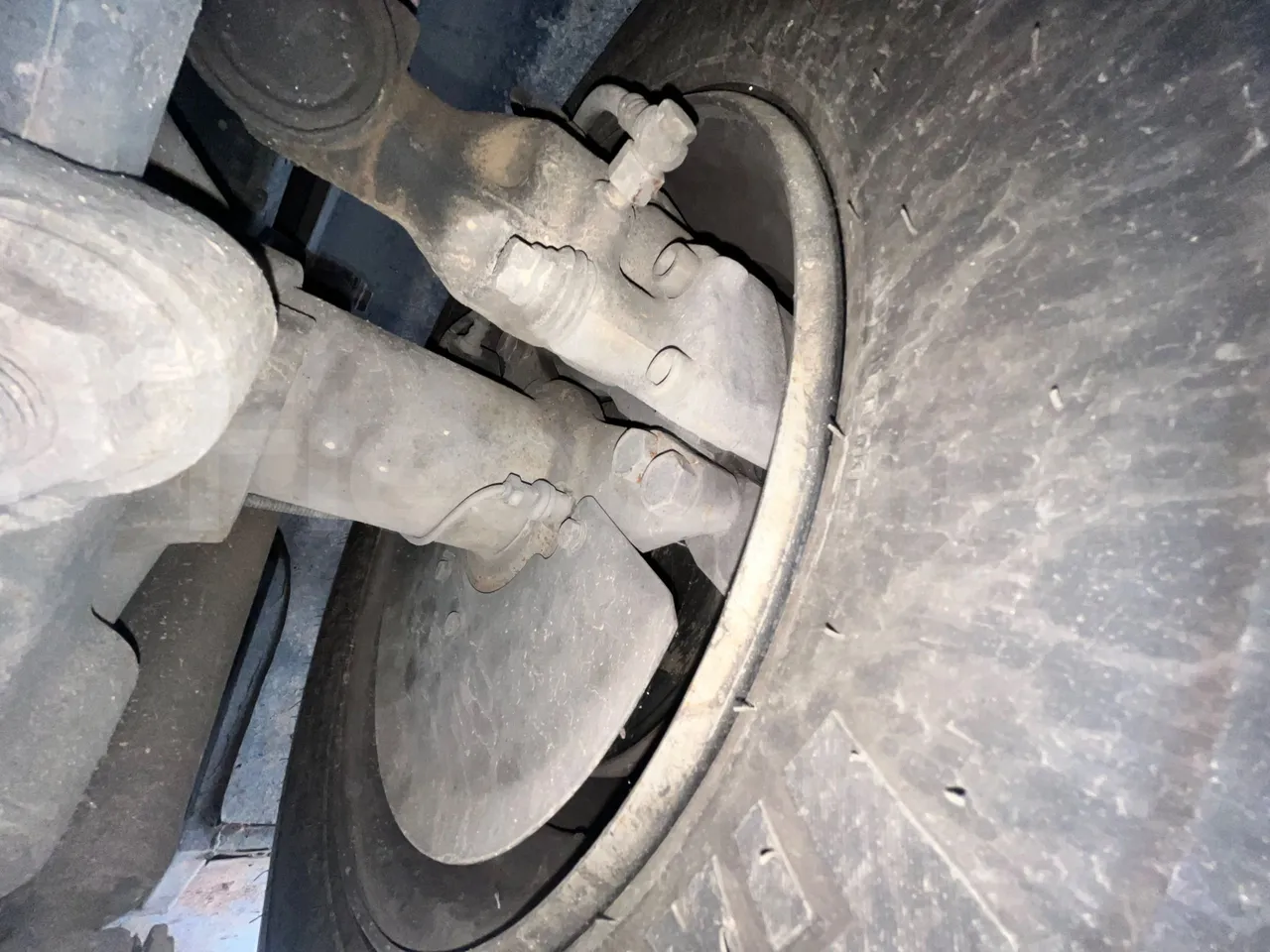 Iveco Andecar IV2 VII.4 - EUR4 - 160kW - 8.56m - front brake calipers left