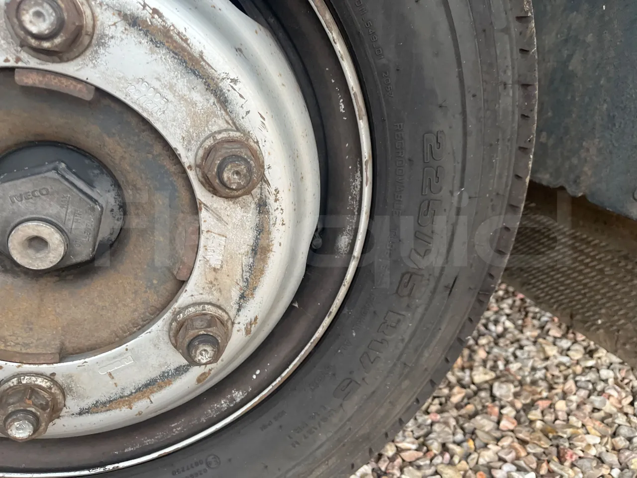 Iveco Andecar IV2 VII.4 - EUR4 - 160kW - 8.56m - tread condition front tires right