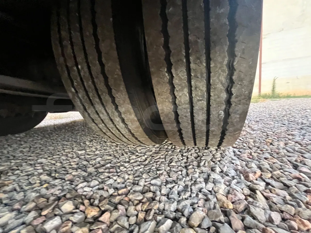 Iveco Andecar IV2 VII.4 - EUR4 - 160kW - 8.56m - tread condition second axle tires left