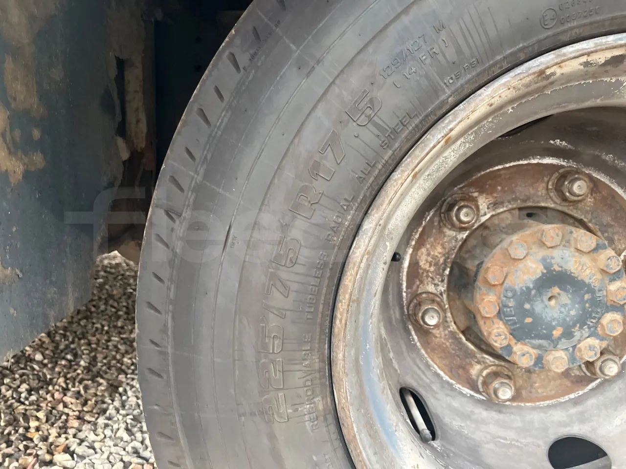 Iveco Andecar IV2 VII.4 - EUR4 - 160kW - 8.56m - tread condition second axle tires right