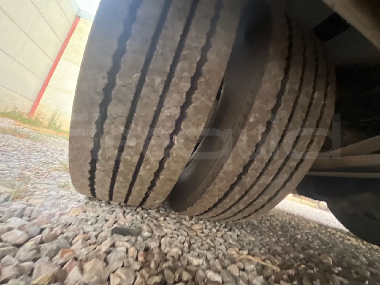 Iveco Andecar IV2 VII.4 - EUR4 - 160kW - 8.56m - tread condition third axle tires right