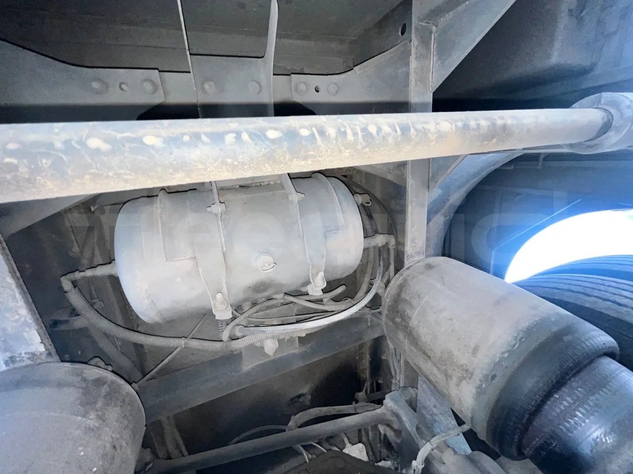 Iveco Andecar IV2 VII.4 - EUR4 - 160kW - 8.56m - axle 2 shock absorbers 2 left