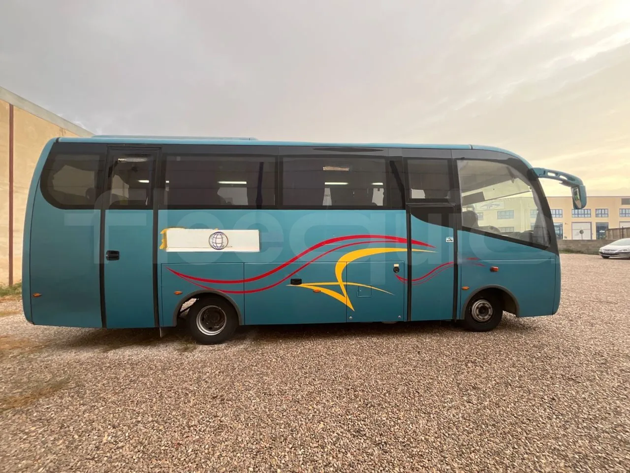 Iveco Andecar IV2 VII.4 - EUR4 - 160kW - 8.56m - right side doors closed