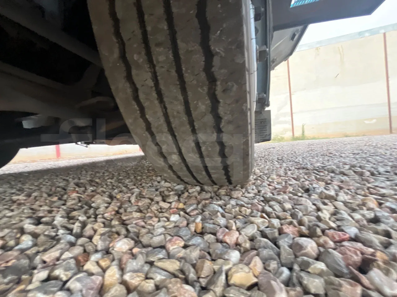 Iveco Andecar IV2 VII.4 - EUR4 - 160kW - 8.56m - rear left tire photo