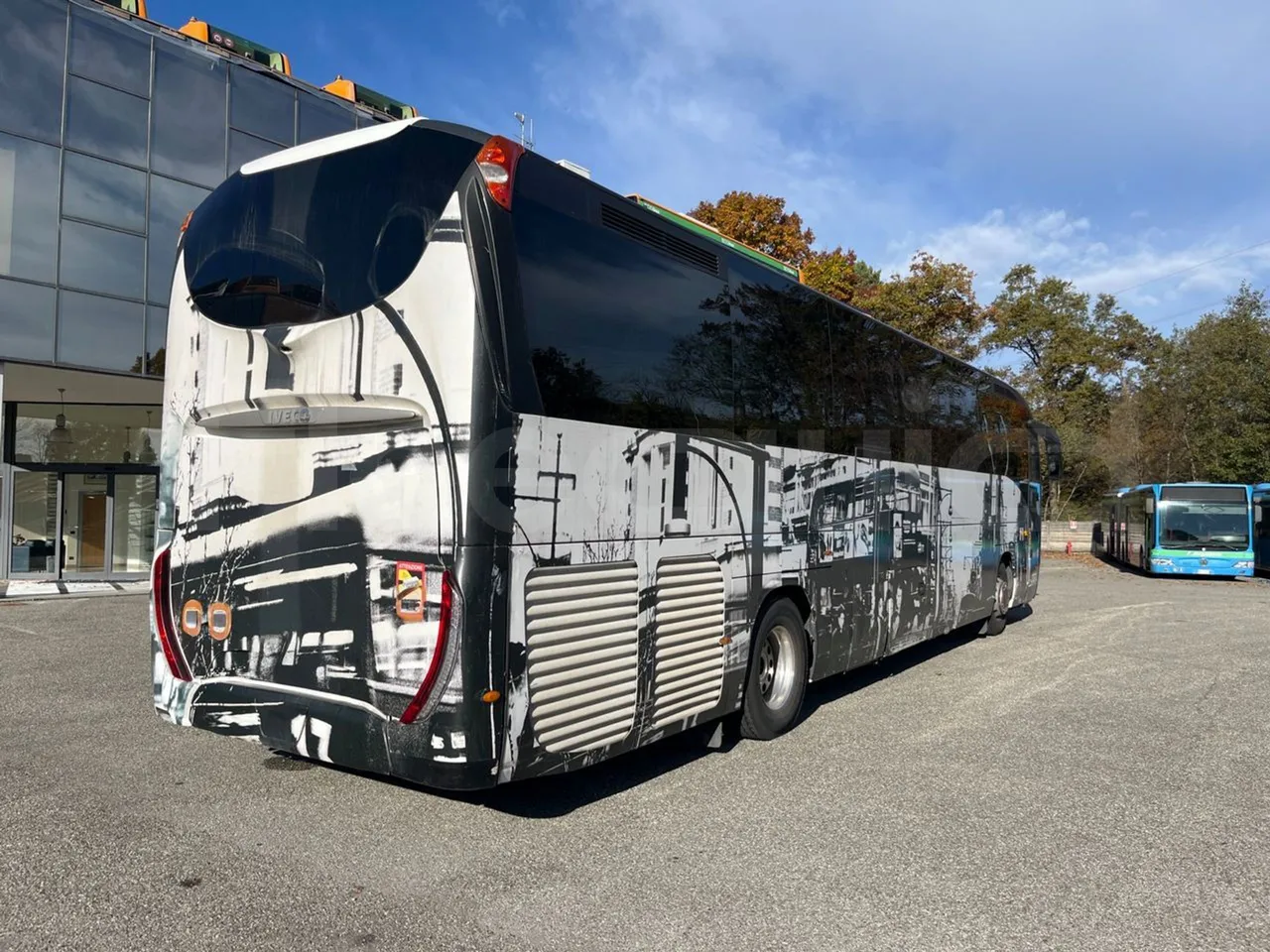 Iveco Magelys SFR2XX QC E8CN - Euro6 - 294Kw - 12,830mt - 3/4 right rear doors closed