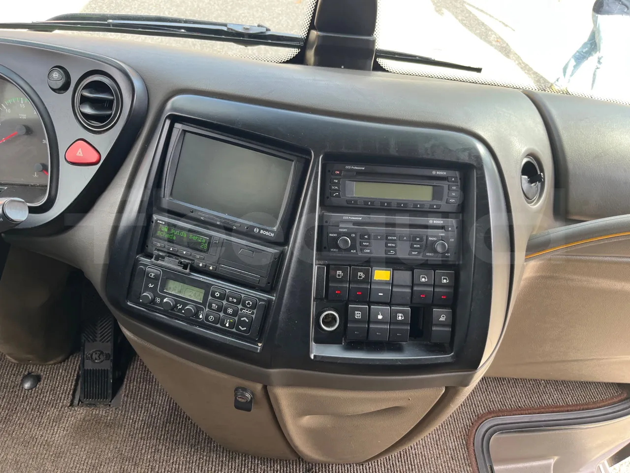 Iveco Magelys SFR2XX QC E8CN - Euro6 - 294Kw - 12,830mt - radio accessories photo