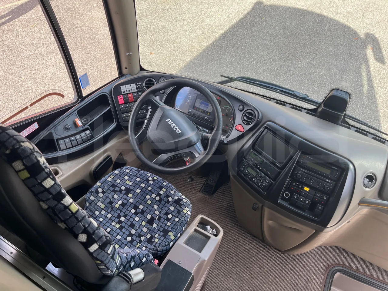 Iveco Magelys SFR2XX QC E8CN - Euro6 - 294Kw - 12,830mt - buttons panels on