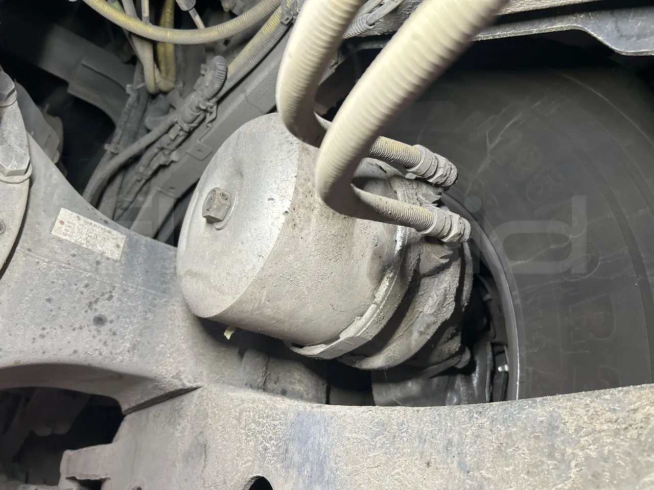 Iveco Magelys SFR2XX QC E8CN - Euro6 - 294Kw - 12,830mt - axle 2 caliper brakes right