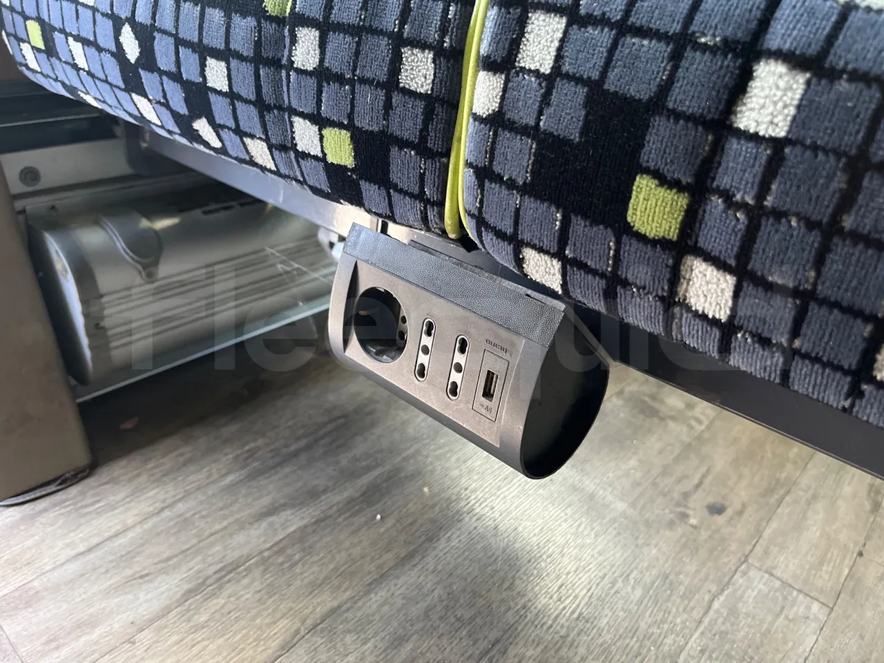 Iveco Magelys SFR2XX QC E8CN - Euro6 - 294Kw - 12,830mt - usb charging detail