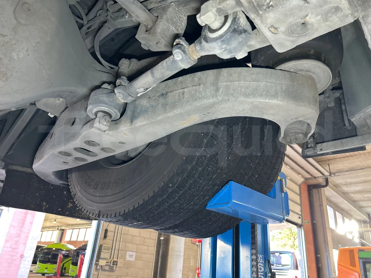 Iveco Magelys SFR2XX QC E8CN - Euro6 - 294Kw - 12,830mt - axel 3  discs right