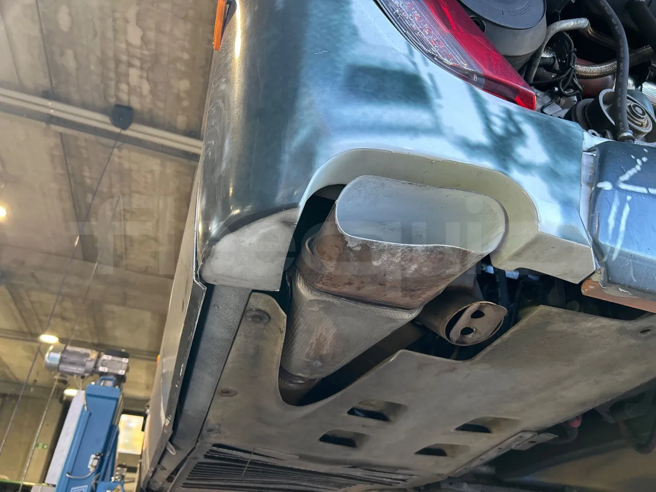 Iveco Magelys SFR2XX QC E8CN - Euro6 - 294Kw - 12,830mt - exhaust photo