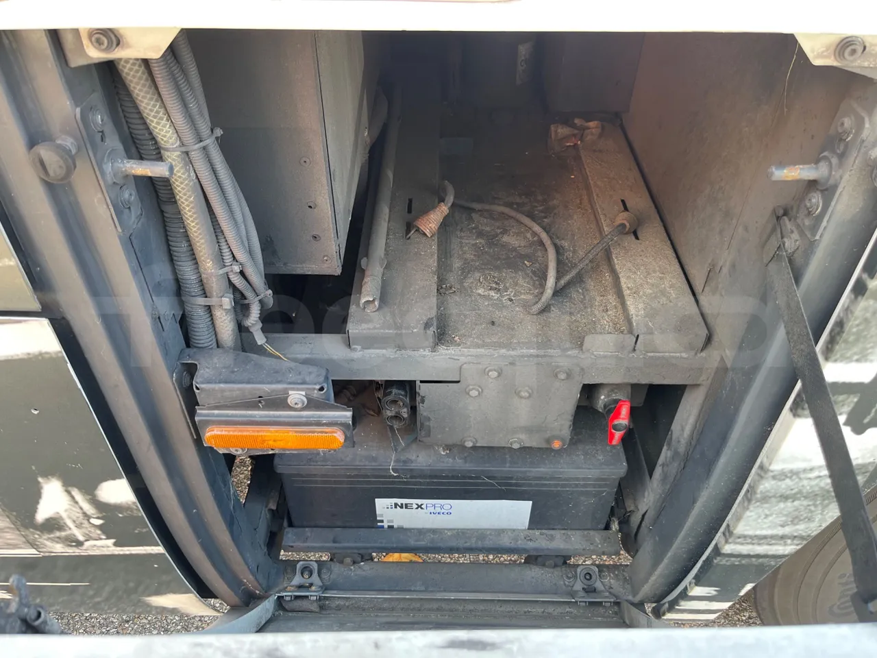 Iveco Magelys SFR2XX QC E8CN - Euro6 - 294Kw - 12,830mt - external compartments photo