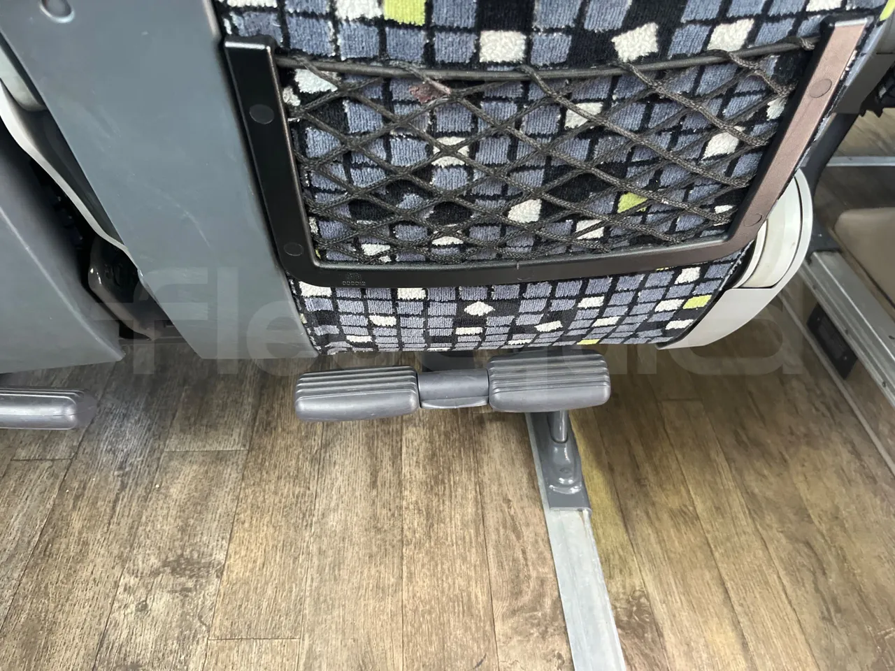 Iveco Magelys SFR2XX QC E8CN - Euro6 - 294Kw - 12,830mt - footrest detail photo