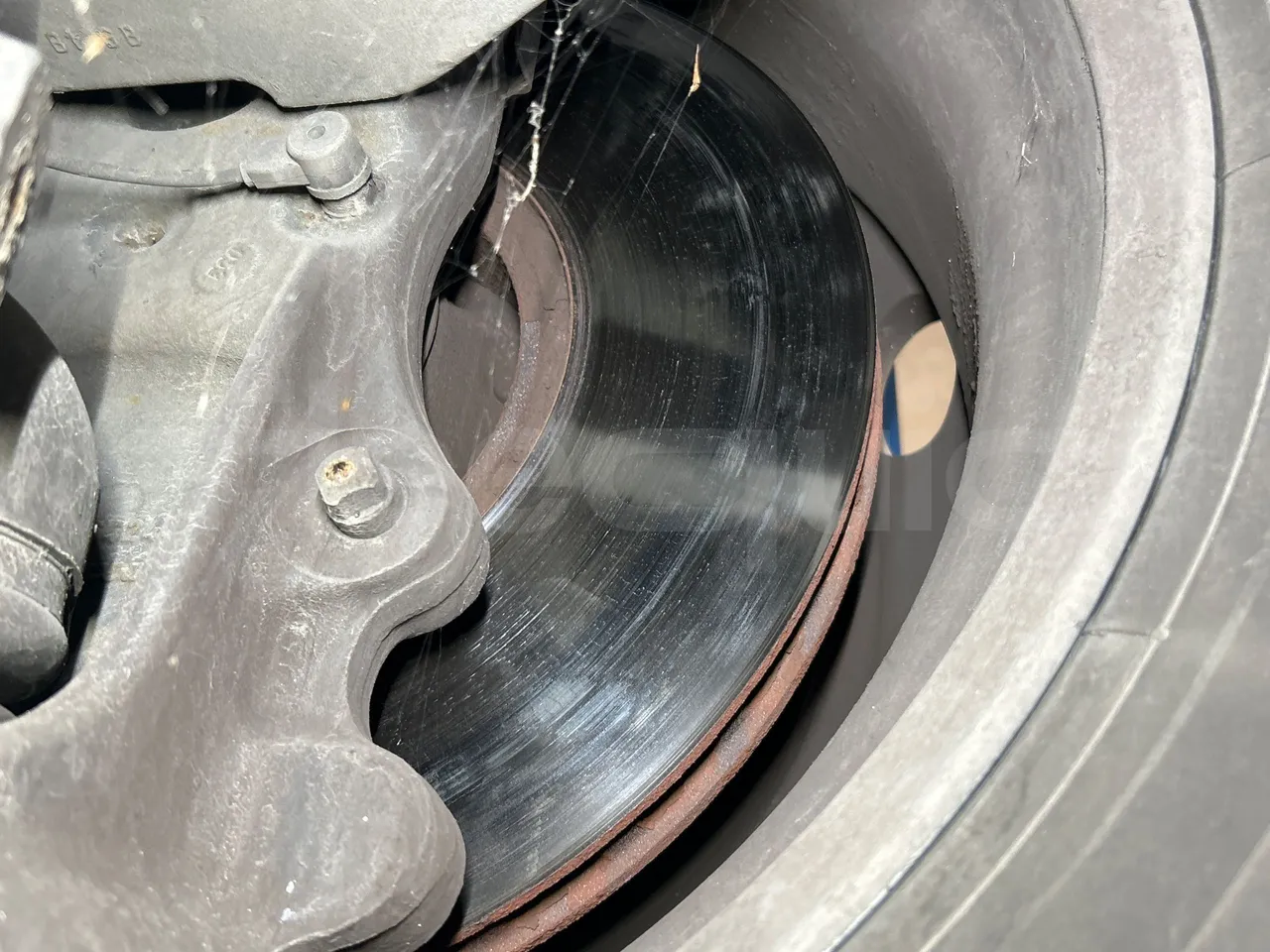 Iveco Magelys SFR2XX QC E8CN - Euro6 - 294Kw - 12,830mt - front discs right