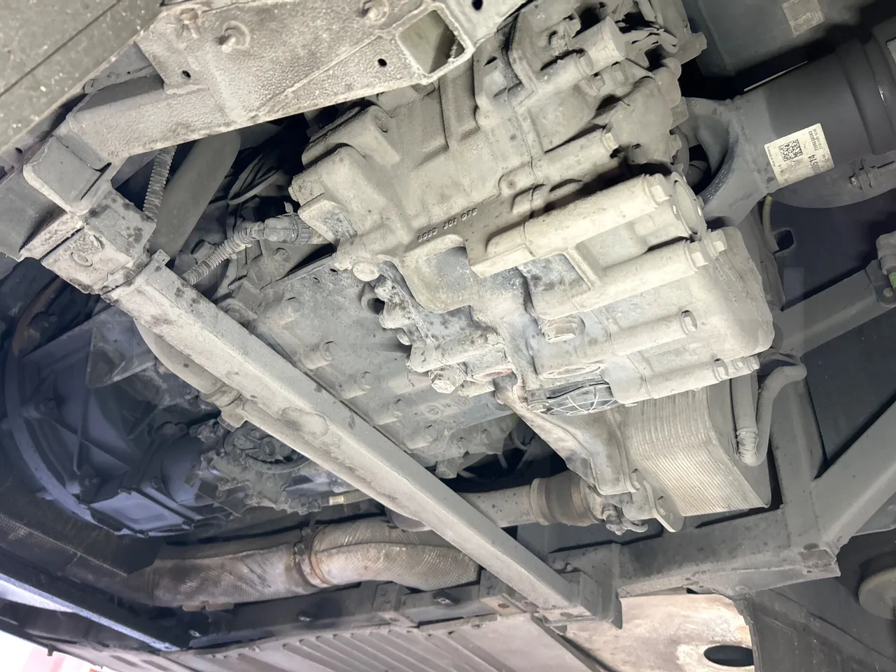 Iveco Magelys SFR2XX QC E8CN - Euro6 - 294Kw - 12,830mt - gearbox photo