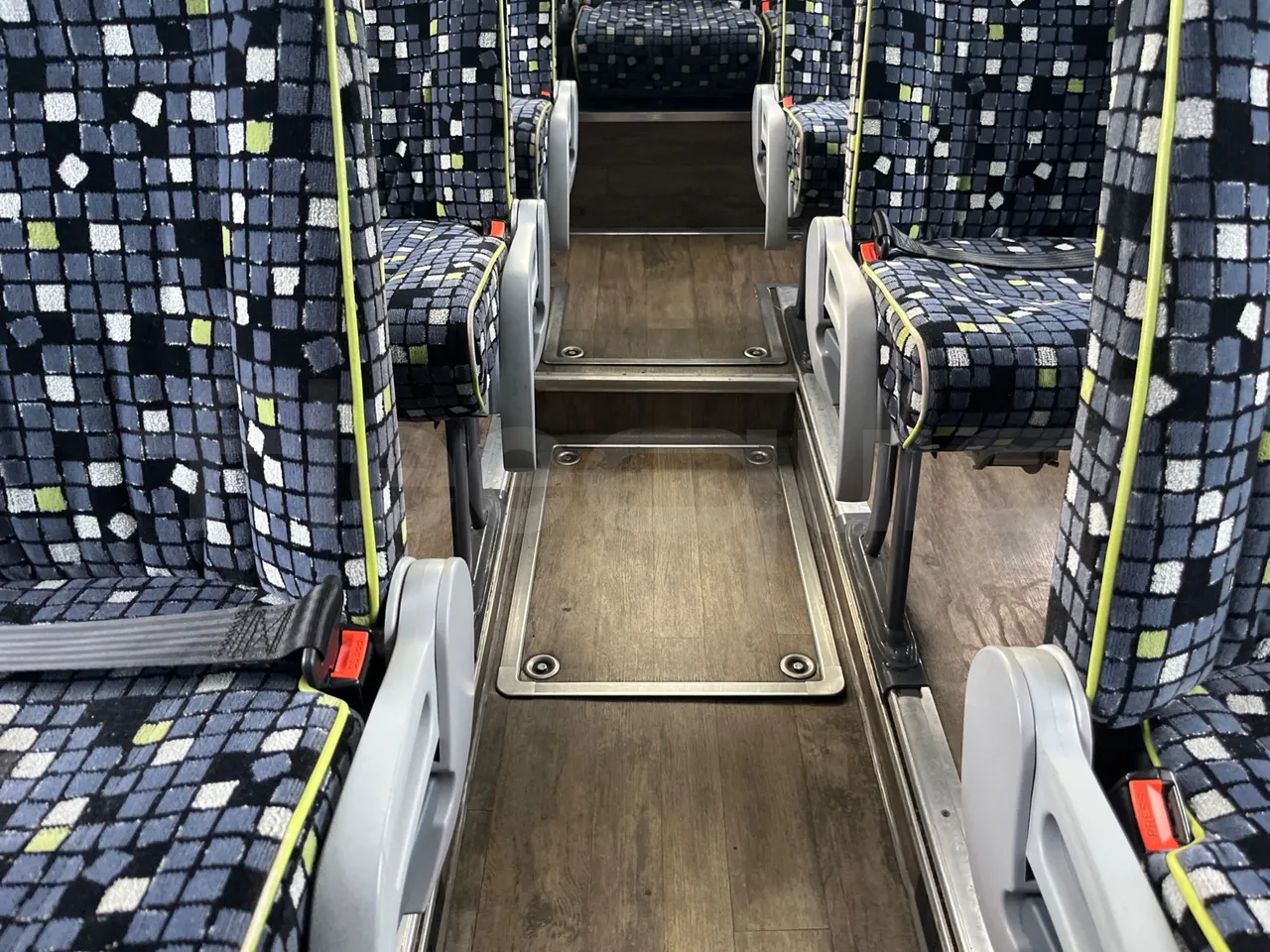 Iveco Magelys SFR2XX QC E8CN - Euro6 - 294Kw - 12,830mt - floor hatches photo