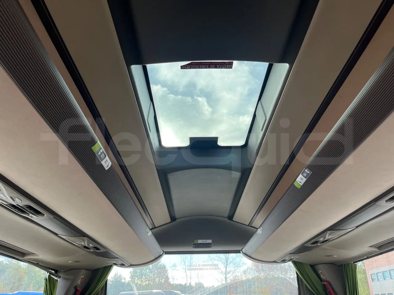 Iveco Magelys SFR2XX QC E8CN - Euro6 - 294Kw - 12,830mt - roof hatch 1