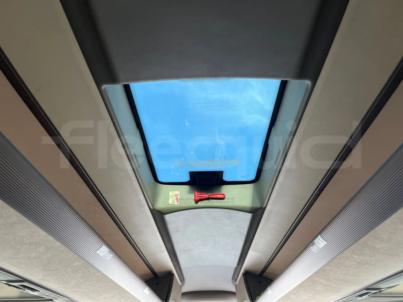 Iveco Magelys SFR2XX QC E8CN - Euro6 - 294Kw - 12,830mt - roof hatch 2