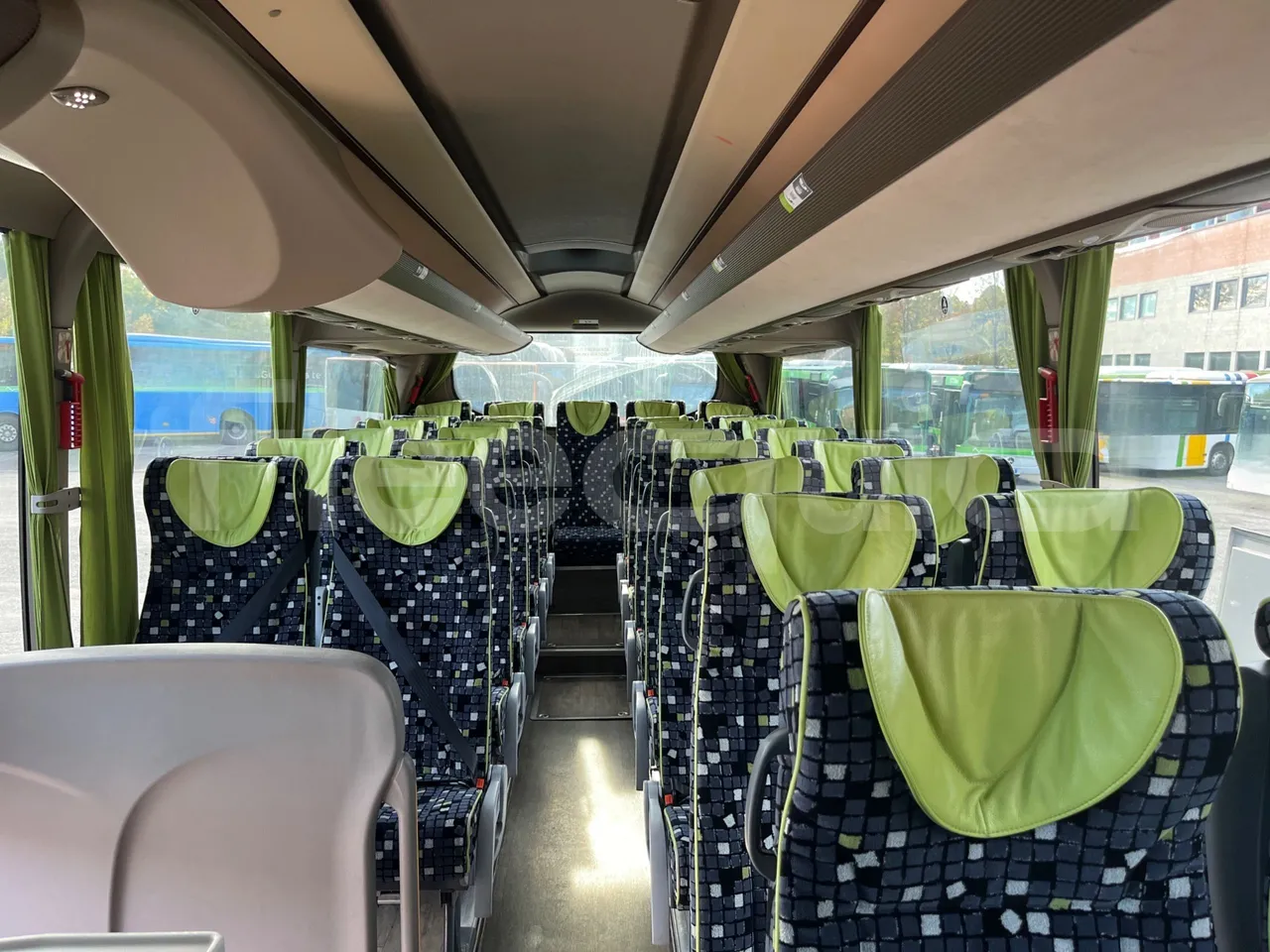 Iveco Magelys SFR2XX QC E8CN - Euro6 - 294Kw - 12,830mt - reverse view middle aisle