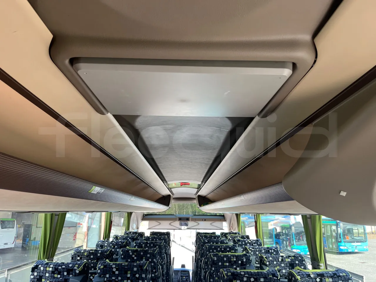 Iveco Magelys SFR2XX QC E8CN - Euro6 - 294Kw - 12,830mt - monitor detail photo