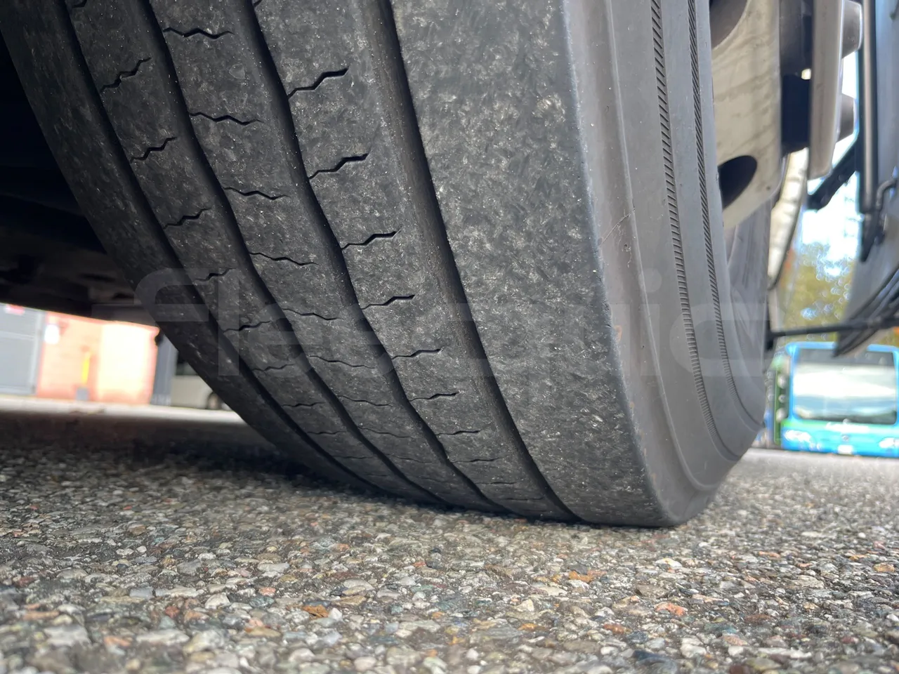 Iveco Magelys SFR2XX QC E8CN - Euro6 - 294Kw - 12,830mt - tread condition front tires left