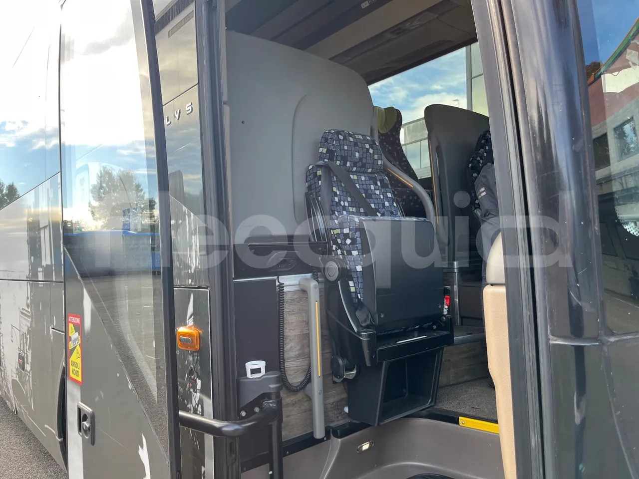 Iveco Magelys SFR2XX QC E8CN - Euro6 - 294Kw - 12,830mt - hostess seat photo