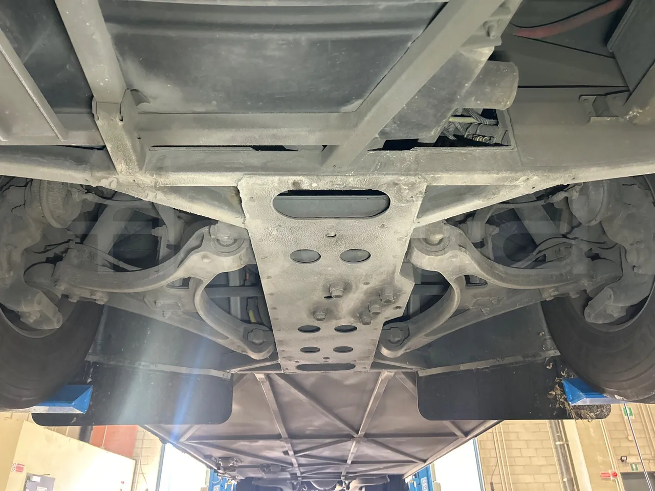 Iveco Magelys SFR2XX QC E8CN - Euro6 - 294Kw - 12,830mt - front axle central