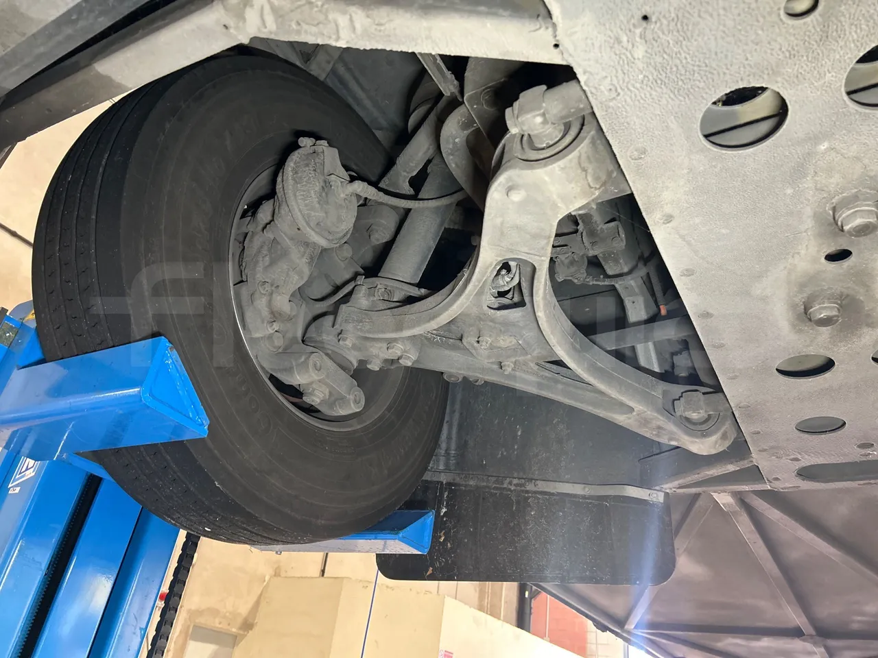 Iveco Magelys SFR2XX QC E8CN - Euro6 - 294Kw - 12,830mt - front axle right side