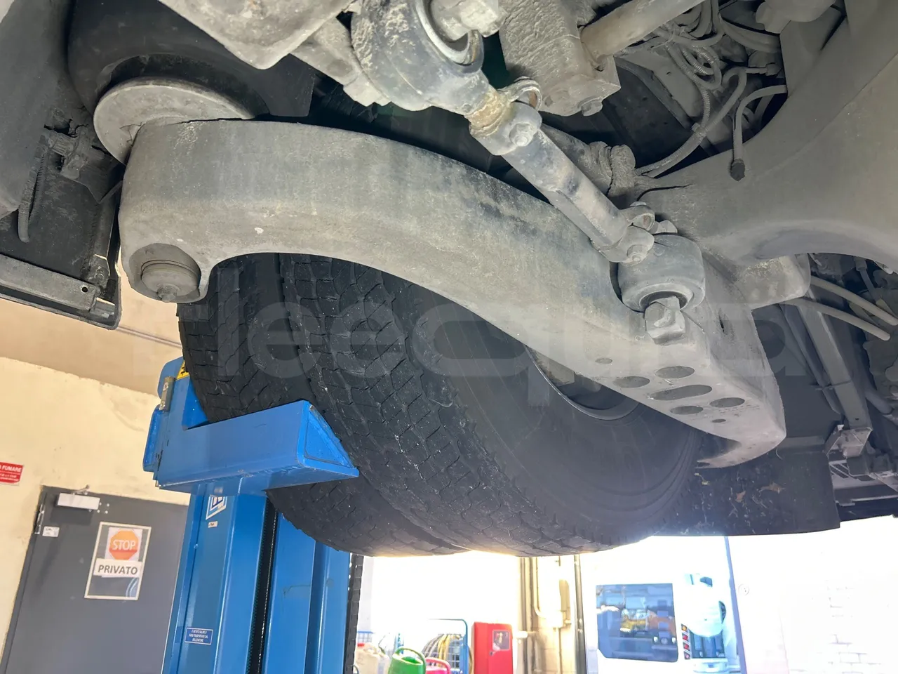 Iveco Magelys SFR2XX QC E8CN - Euro6 - 294Kw - 12,830mt - axle 3 right side