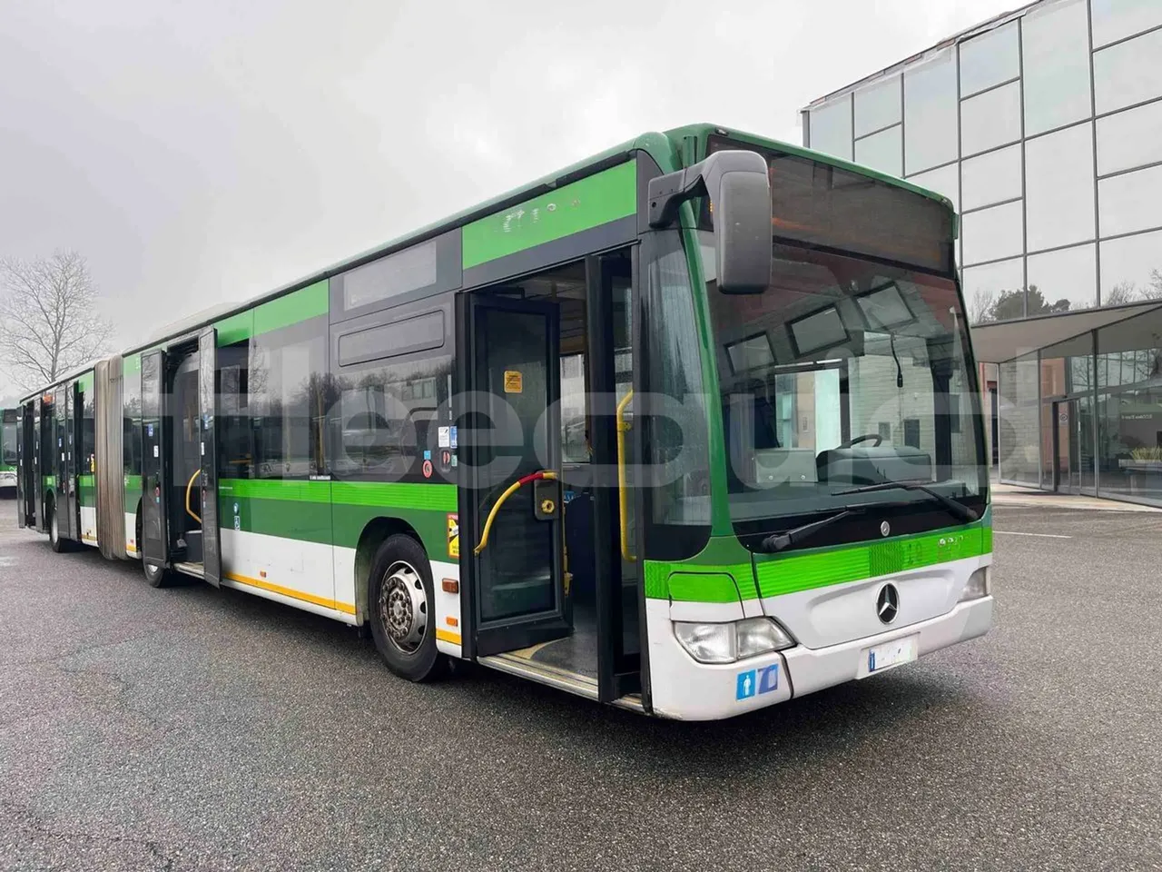 Mercedes-Benz Citaro G 0530 - EUR5 - 260kW - 17.94m - 3/4 right front doors open