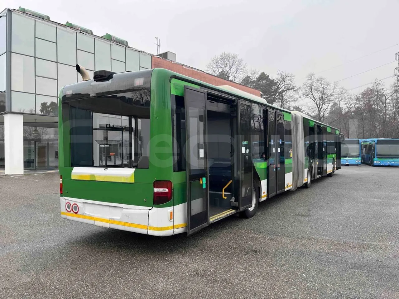 Mercedes-Benz Citaro G 0530 - EUR5 - 260kW - 17.94m - 3/4 right rear doors open