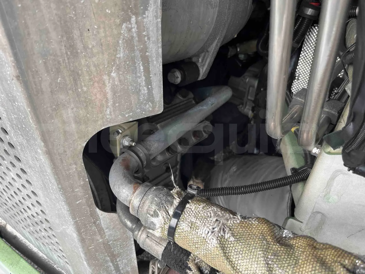 Mercedes-Benz Citaro G 0530 - EUR5 - 260kW - 17.94m - air conditioning compressor