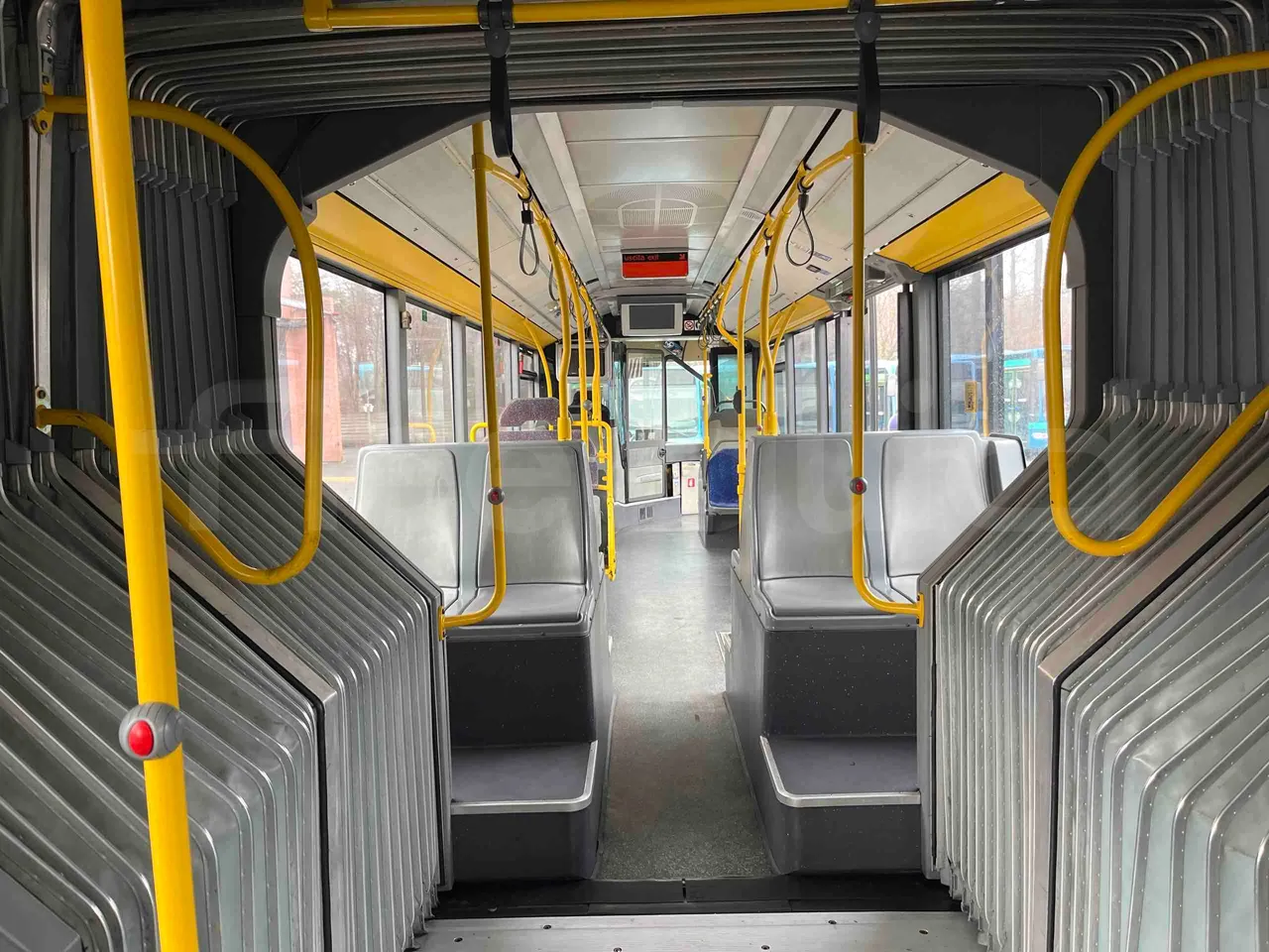 Mercedes-Benz Citaro G 0530 - EUR5 - 260kW - 17.94m - forward view middle aisle