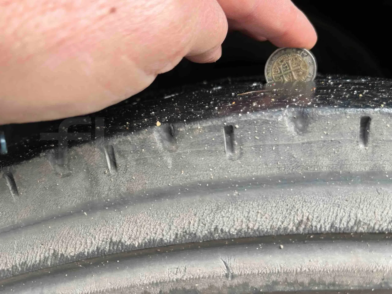 Mercedes-Benz Citaro G 0530 - EUR5 - 260kW - 17.94m - tread condition front tires right