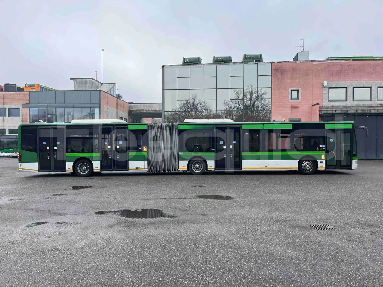 Mercedes-Benz Citaro G 0530 - EUR5 - 260kW - 17.94m - right side doors closed