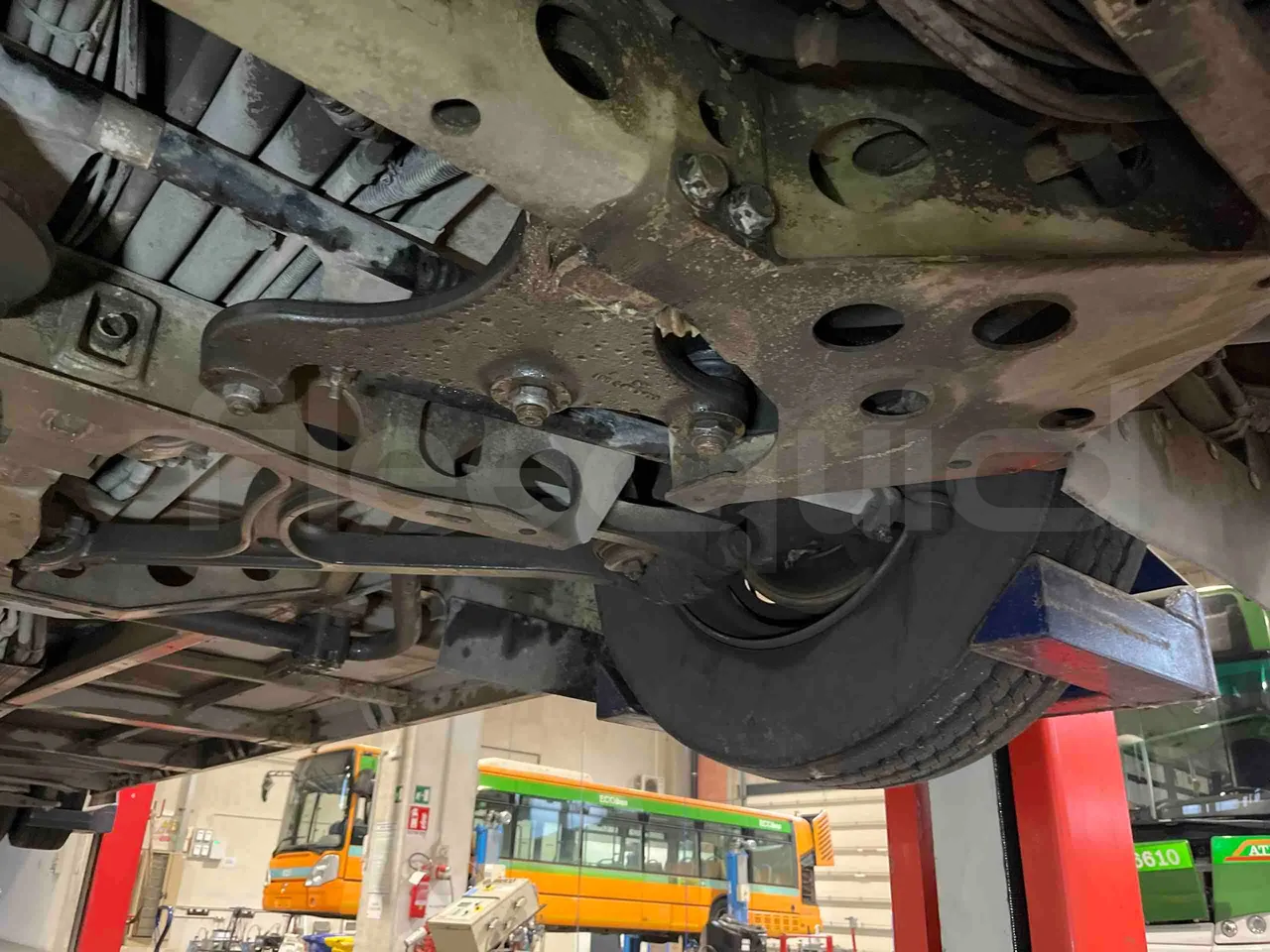 Mercedes-Benz Citaro G 0530 - EUR5 - 260kW - 17.94m - front axle left side